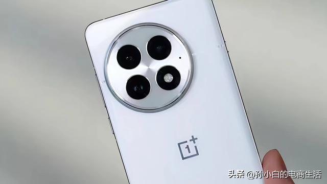 都是3199元，小米15和一加13哪个更强？该怎么选？