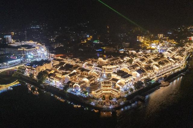 音乐为媒、古城作席，怀化市洪江区开启“超级大舞台”音浪盛宴