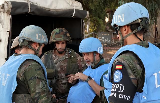 联黎部队巡逻车突遭扫射！6名枪手骑摩托车开火，黎军方火速逮捕