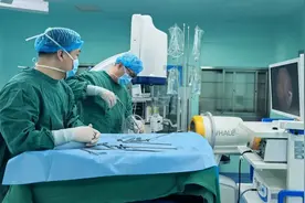 55岁大叔“腰突”术后当天下床，柘城中医院破解"人未老腰先衰"魔咒图片