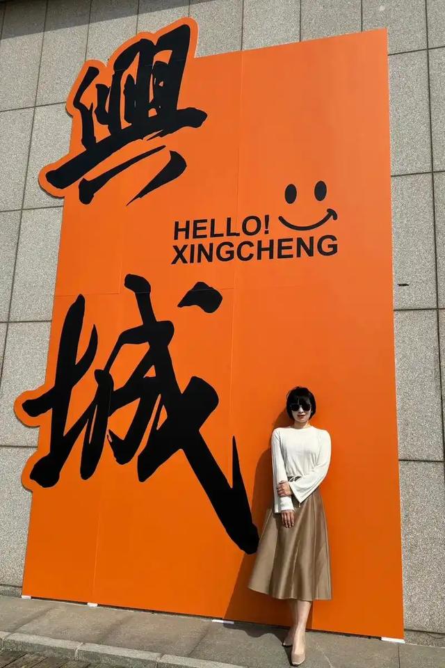 泳装卖3万！《乘风踏浪》带火后，兴城如何用3桶油漆留住游客2天