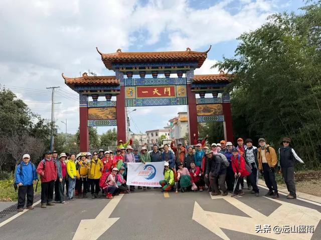 周末徒步,走昆明嵩明的灵云山,游法界寺、走森林步道,休闲惬意