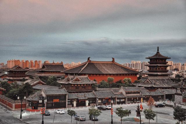 中国避暑古都TOP1！25℃的夏天里，石窟古建碳水全满足，人均500