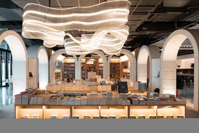 龙峰塔下，聆听龙华三十余载步履与回响