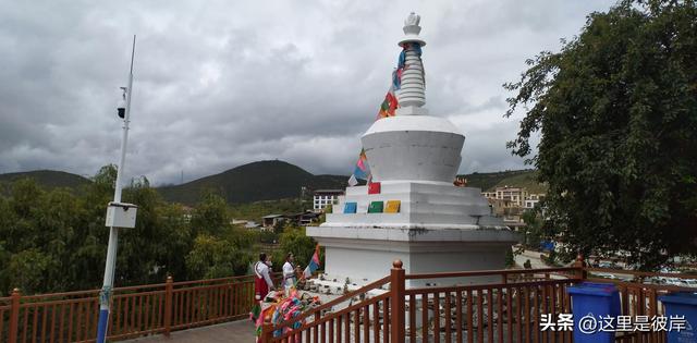 二元公交车可达香格里拉的松赞林寺