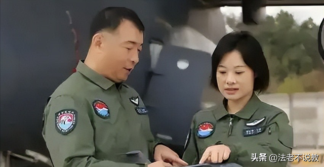 阅兵女机长身份曝光！私生活被扒牺牲太大，老公不简单，央视点名