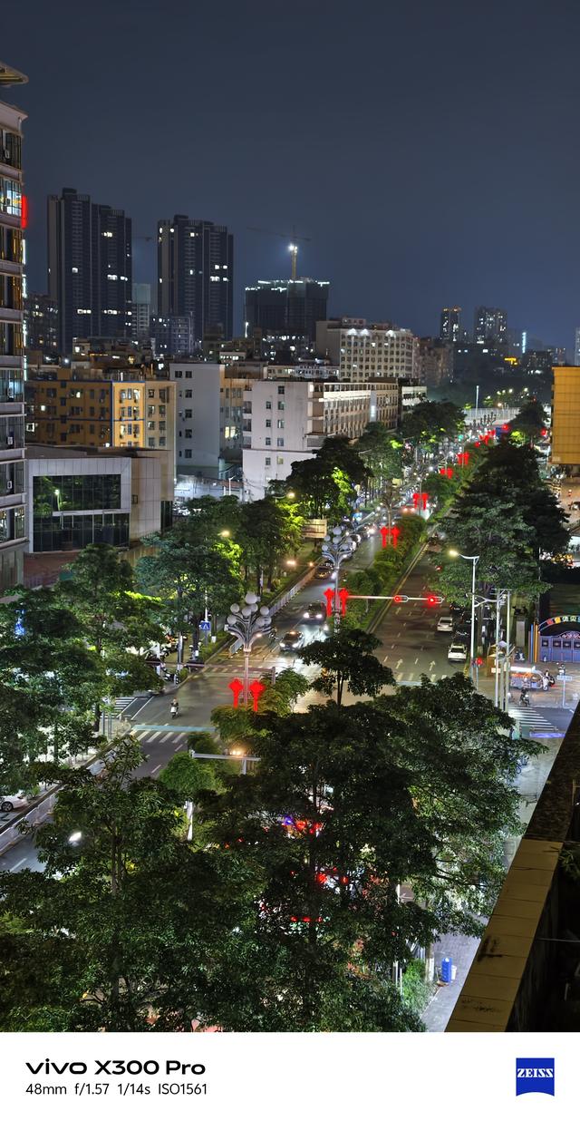 Vivox300pro拍照效果，你们果17，拿出来看看，对比一下。😁