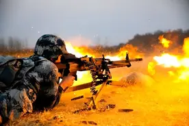 因一份错误的情报，中国搞出了世界上最轻的重机枪，全重26.5公斤图片