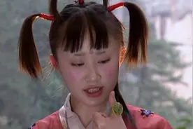 天山童姥的武功到底是什么水平，满状态下的她能否打得过乔峰？图片
