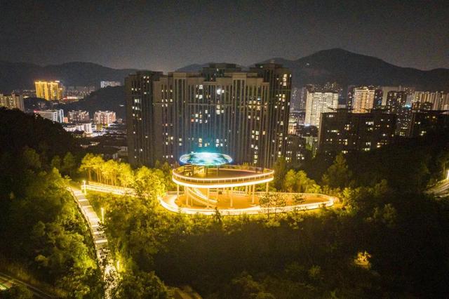 酷似发光飞碟！黄石新增一地标景点