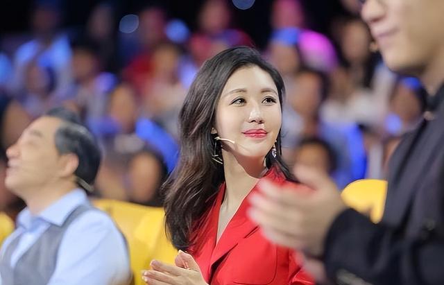 王石田朴珺婚变风波升级	，女方整容前旧照被扒，曾为王石跪式服务