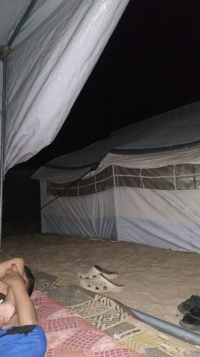 一个加沙家庭的循环日常：在枪声与废墟中，寻找食物与水