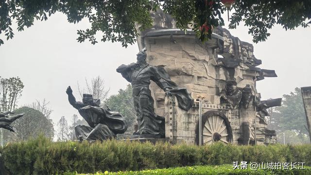 四川南充没铁路的小县城，常住人口排名末尾，凭啥很有发展潜力？