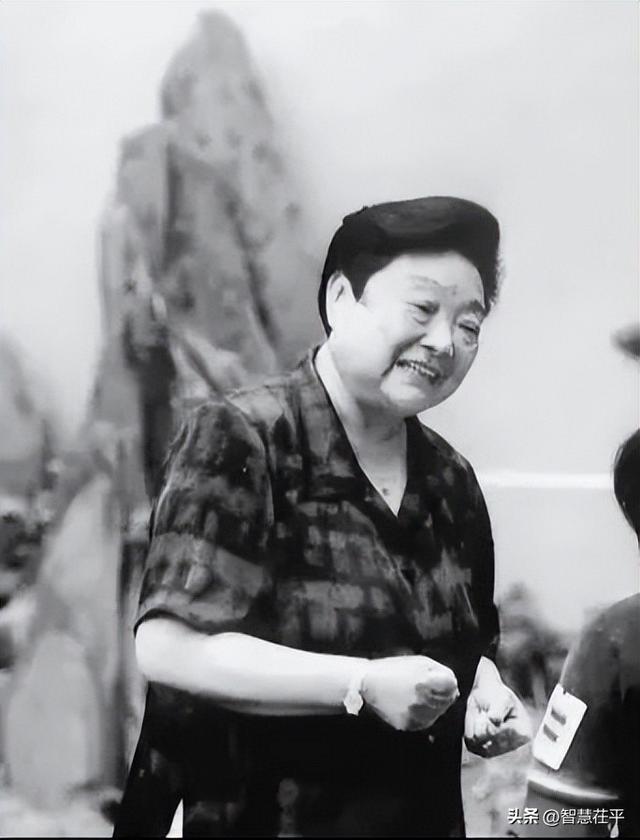 突发讣告！官方社交账号头像已变黑白