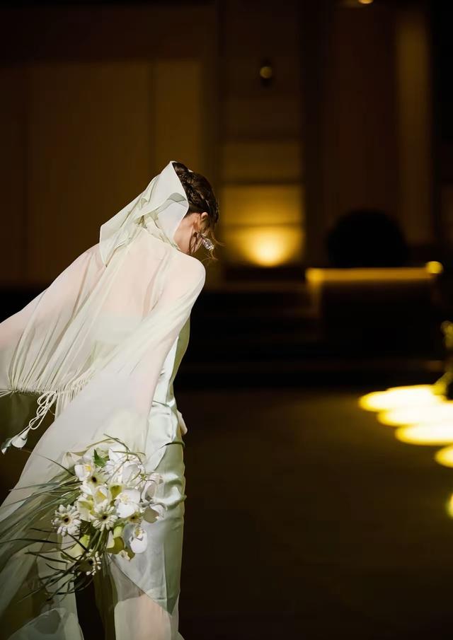 打底裤都露了天呐 ！这裙子存在的意义是啥