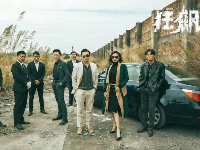 抖音热搜“东南亚第一深情”？越南大嫂为救男友带枪劫法场？