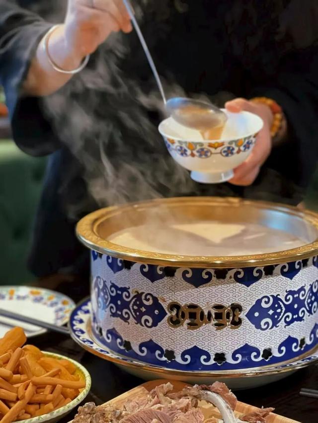 邢菲为家乡打call！呼伦贝尔的美食和美景都绝绝子！看完直接锁死机票！