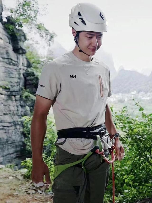 梁朝伟没有撒谎，“不合群”的王一博，才是娱乐圈真正的聪明人