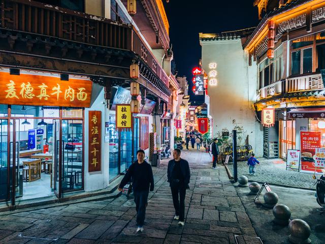 夜泊倒扒狮：在青石巷里打捞六百月光