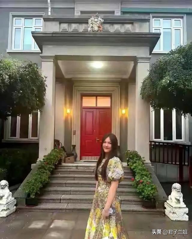李湘在平台晒自家北京小院，大到让网友以为是景区，真的太有钱了