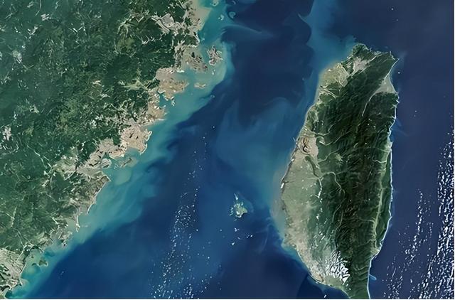 台海战争若爆发，西方可冻结3.2万亿中国资产，但中国手里有王炸