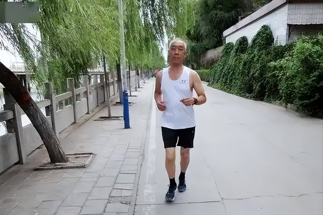 再这样运动，你的肝就废了！医生怒斥：3种运动，是在给身体上刑