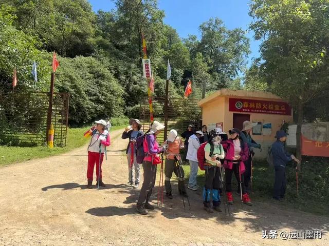 在阳光明媚的秋日里，我们走马街、三家村水库、团结乡滑草场，爽