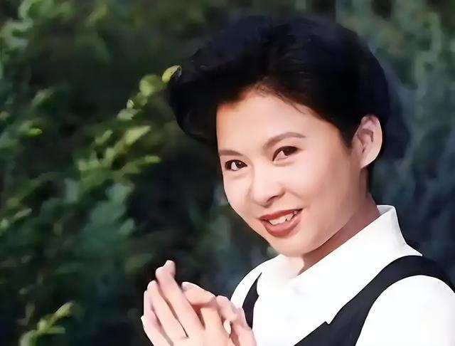 63岁董文华不再沉默，揭露当年被“封杀”原因，原来我们错怪她了
