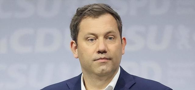 日本话音刚落，又一国介入台海，专机已经离华，要逼中国做3件事