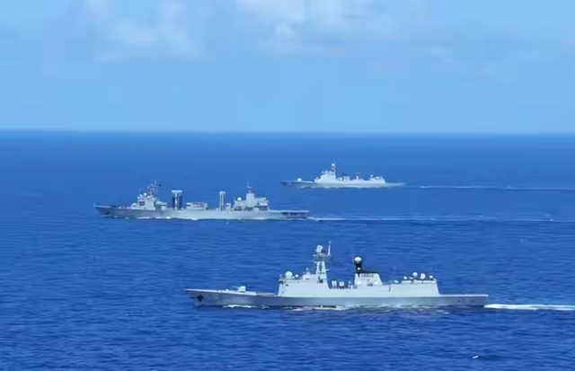 闯祸了！高市早苗拒绝收回涉台言论后，特朗普表态，中国战舰抵近