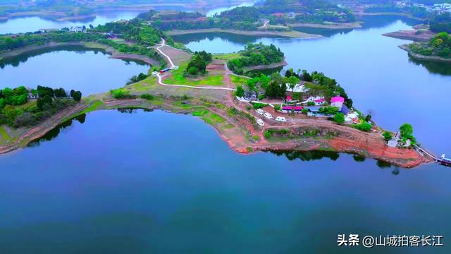 四川失落的传奇城市，以前和成都地位相当，为何如今沦为了普通县