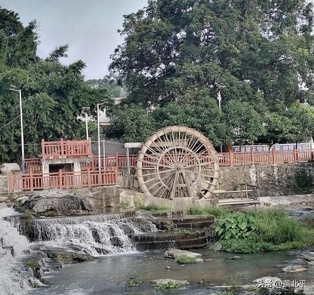 广西南宁市马山县周水村，探那马土司故地，有水上乐园还有斗牛场