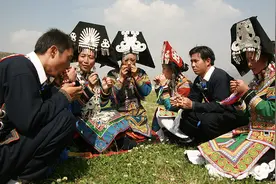 彝族口弦：古老乐器“唱响”现代之歌图片