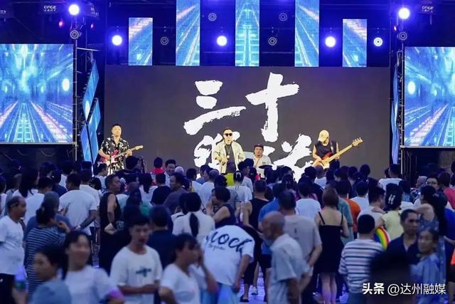 2025万源龙潭河泼水电音节首日燃爆！点燃狂欢盛夏~
