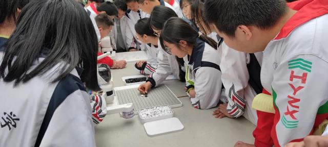 谁说乡镇中学不行？成都学子全国机器人大赛0失误摘金