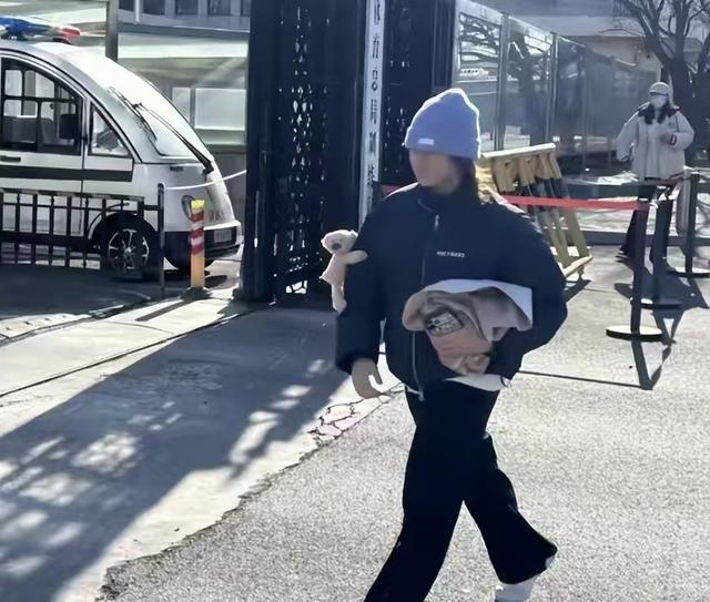 全红婵正式回归亮相！身材高挑颜值抢眼，留长发后判若两人