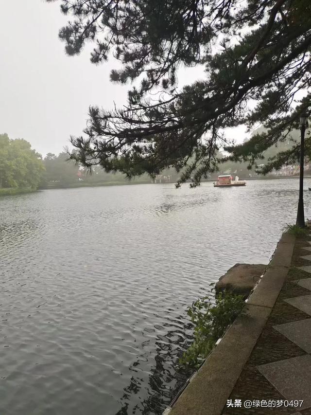 山因水而灵秀，水因山而妩媚。