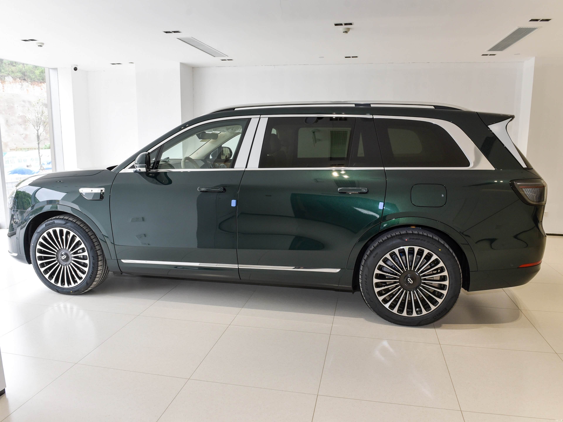 问界M7零重力座椅_问界M9展示_问界