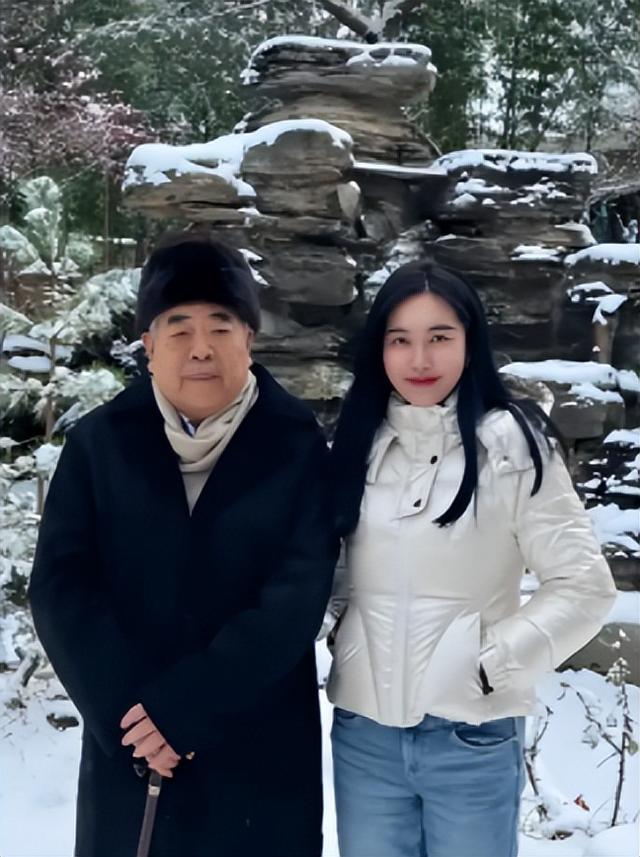 和朋友妻子偷情10年，北京庄园让给继子，难怪范曾亲女儿撕破脸
