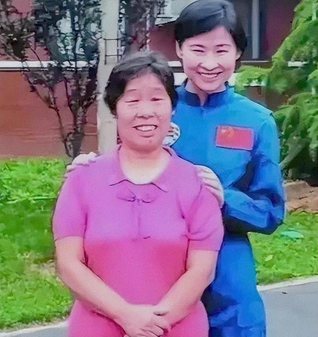 原来刘洋的舅舅是他，名气大屡次被媒体报道，难怪她能成为航天员