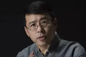 曾扬言我国要向全世界道歉，被央视除名的“阿丘”如今下场真解气图片