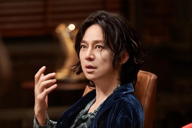 51岁主持人何炅：无妻无女、与保姆相伴，如今终于与自己和解