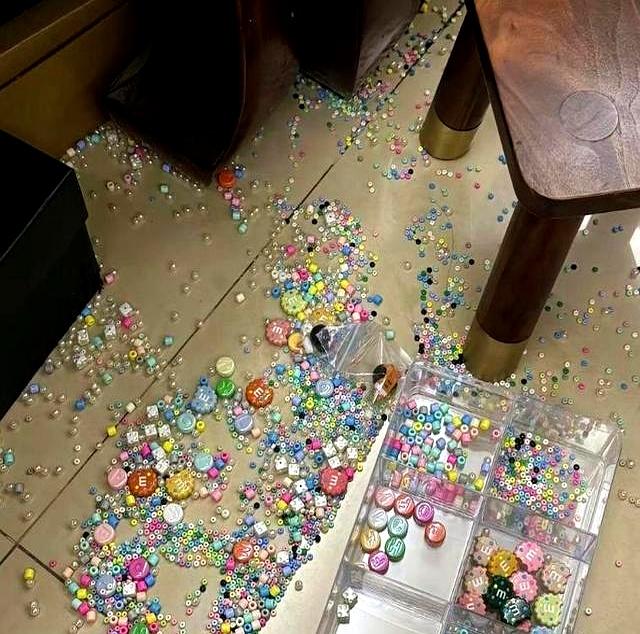 “我的女儿已经烂掉了”	，一盒廉价首饰，让高三女孩家长情绪失控