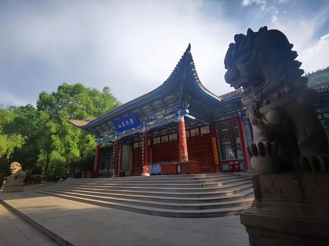 兰州五泉山：清泉润古今，古建展风华