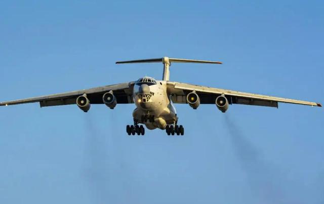 中国防空系统封神！FK-2000一发精准击落，数千万资产秒变废铁