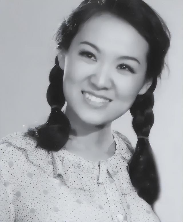 事业巅峰远赴美国，被老外“玩腻”后晚年回国，如今变成了这样！