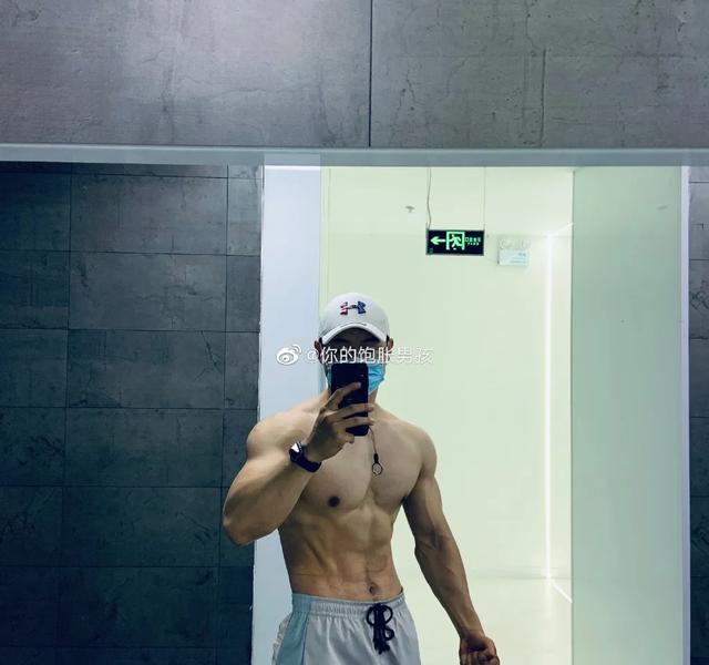 北京医生竟然是肌肉猛男！？脱下工作服之后，女网友纷纷求打针！