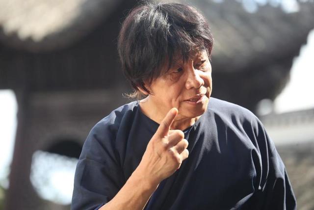 林凤娇也没想到	，成龙竟在梁小龙去世后，因一特殊举动扭转了口碑