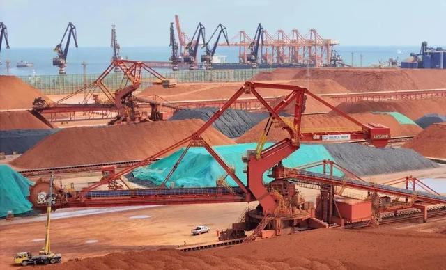 日本反击正式开始，中方12字严正回应，关键时刻	，特朗普却摊牌了