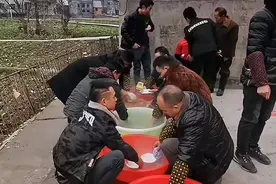 同样是“光棍”，30多岁和50多岁男人的处境，竟有天壤之别图片